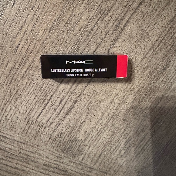 2 Mac Lipsticks - Picture 5 of 6